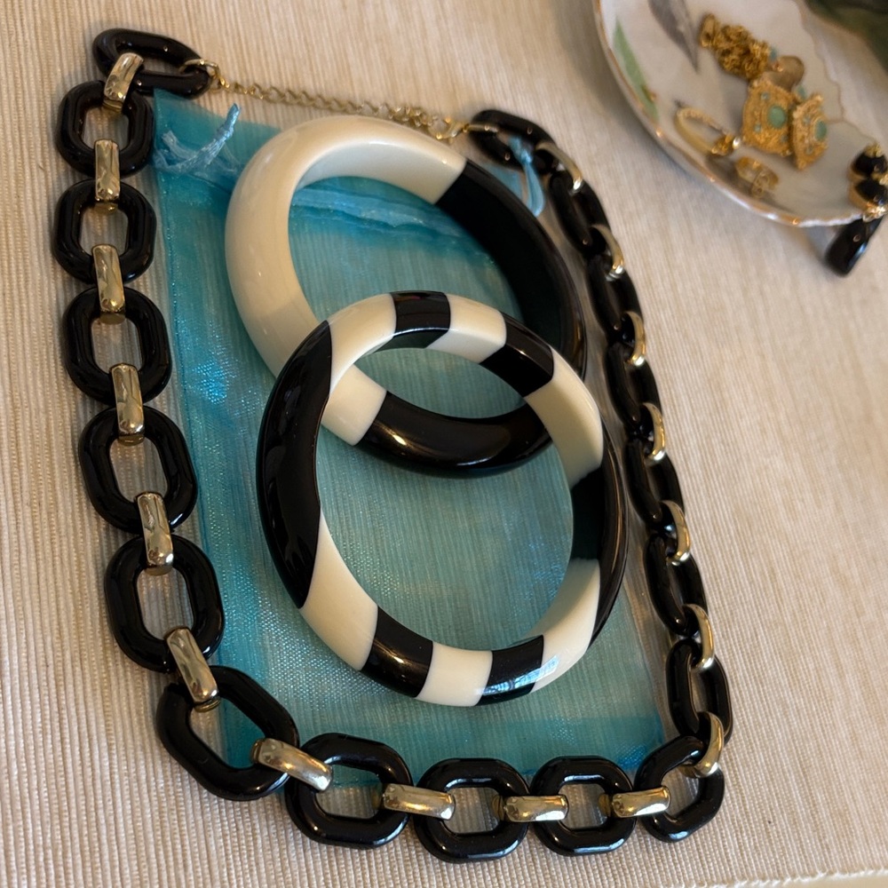 Bracelet/Necklace Set Black and White